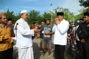 Kapolda Kalbar, Irjen Pol. Pipit Rismanto, S.I.K., M.H., menyerahkan sebanyak 192 hewan kurban secara simbolis.
