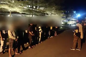 Satpol PP Kota Pontianak bersama TNI/Polri menggelar patroli dan monitoring pembatasan jam malam bagi anak di bawah umur. Sebanyak 43 anak ditemukan beraktivitas di luar batas waktu yang ditentukan dalam Perwa Nomor 22 tahun 2025.