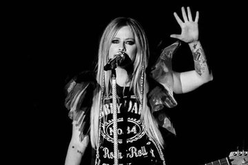 360px x 240px - Setelah Lima Tahun, Akhirnya Avril Lavigne Kembali ke Dunia Musik -  Sonora.id