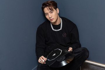 Beri Kejutan, Jackson Wang Rilis Single 'Titanic' Bersama Rich Brian -  