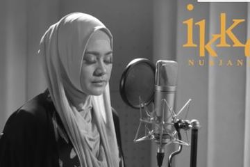 Inilah Lirik Lagu Terhanyut Dalam Kemesraan By Ikke Nurjanah Sonora Id