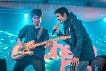 Lirik Lagu Dan Chord Gitar Hujan Turun Sheila On 7 Waktu Hujan Turun Di Sudut Gelap Mataku Sonora Id