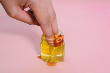 Bahaya, Jangan Gunakan 4 Cairan Ini sebagai Pelumas Saat ...