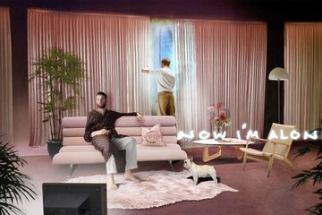 Lirik Lagu Dan Terjemahan Now I M Alone Honne Feat Sofia Valdes Sonora Id