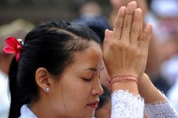 Orang Bali Gunakan Gelang Tri Datu, Ini Makna Penting di Dalamnya ...