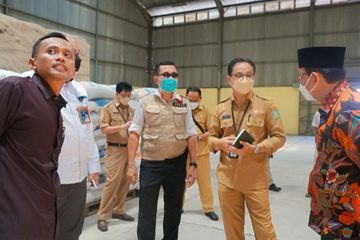 Pastikan Stok Minyak Goreng, Komisi Dua DPRD Kalbar Sidak ke PT ...