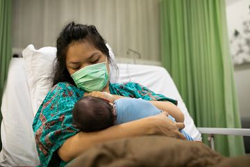 9 Larangan Setelah Melahirkan Normal, Berhubungan Intim Sudah ...