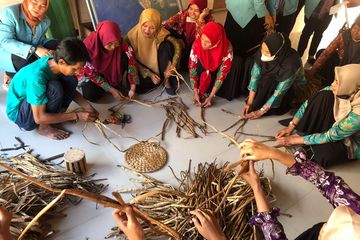 Gulma Enceng Gondok Hasilkan Kerajinan Handmade Bernilai Jual ...