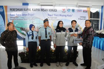 Dua Kapal Insan dari Vokasi PPNS dan SMKN 3 Buduran Resmi Melaut ...