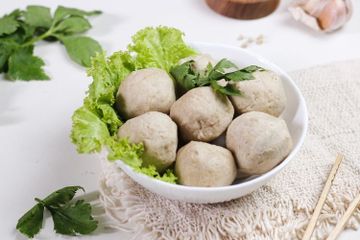 Campur Pakai Daging Ayam, Berikut Resep Bakso Daging Premium ...