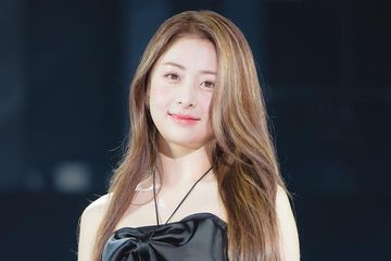 Lirik dan Terjemahan Lagu blessing in disguise - HUH YUNJIN LE ...