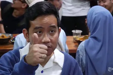 Mata Ngantuk Wapres Gibran Diroasting Pandji, Tompi Berikan Penjelasan:  Bukan Bahan Lelucon - Semua Halaman - bangka.sonora.id