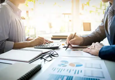 5 Kebiasaan yang Membuat Orang Tetap Miskin Menurut Warren Buffett
