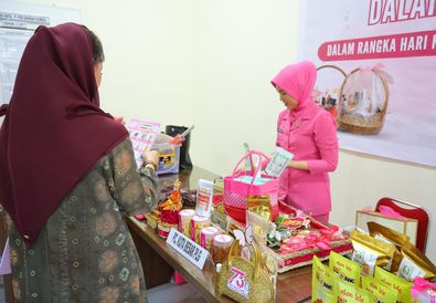 TP PKK Palembang Dorong Pemberdayaan Perempuan Lewat Wastra: Budaya Jadi Peluang UMKM