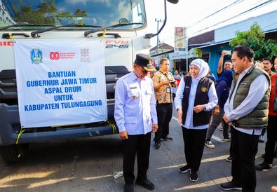 Gubernur Khofifah Dorong Percepatan Pembangunan Infrastruktur Lewat Perbaikan Jalan di Jawa Timur