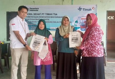 PT TIMAH Tbk Hadirkan Pelayanan Kesehatan Gratis dan Berikan Makanan Tambahan Bagi Masyarakat di Karimun