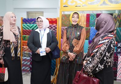 Yanieta: Rombongan Istri Rektor se-Indonesia Terkesan Saat Berkunjung ke UMKM Center