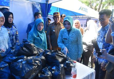 Tekan Inflasi Jelang Akhir Tahun, Pemprov Kalsel Siapkan 2.000 Paket Sembako dalam  Pasar Rakyat UMKM di Banjarmasin
