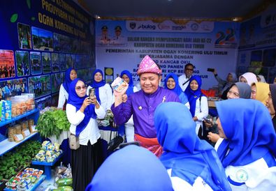 Gubernur Herman Deru Buka Bazar UMKM dan Pasar Murah HUT OKU Timur ke-22