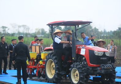 Tanam Jagung Serentak di Ogan Ilir, Herman Deru dan Kapolri Perkuat Ketahanan Pangan Nasional