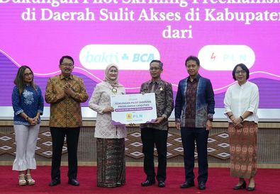 PLN Salurkan Alat Deteksi Dini Risiko Kehamilan untuk Layanan Masyarakat di Garut Demi Dukung Penurunan Angka Kematian Ibu