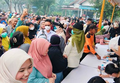 Di Tengah Krisis Air, Pemkot Pontianak Salurkan Sembako dan Air Bersih untuk Warga Pontianak Utara