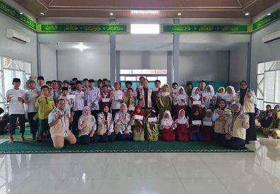 YBM PLN UP3 Lahat Salurkan Beasiswa Cahaya Pintar untuk 66 Pelajar