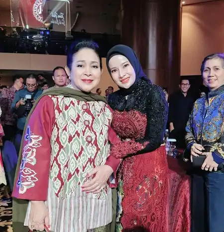 dr. Ayu Widya Asal Banjarmasin Raih Penghargaan bersama Tokoh Perempuan Nasional