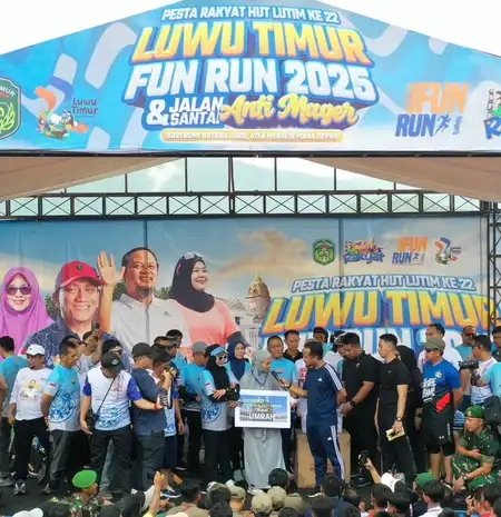 Tangis Haru Warnai Fun Run Luwu Timur 2025, Bidan Puskesmas Menang Hadiah Umrah dari Gubernur Sulsel