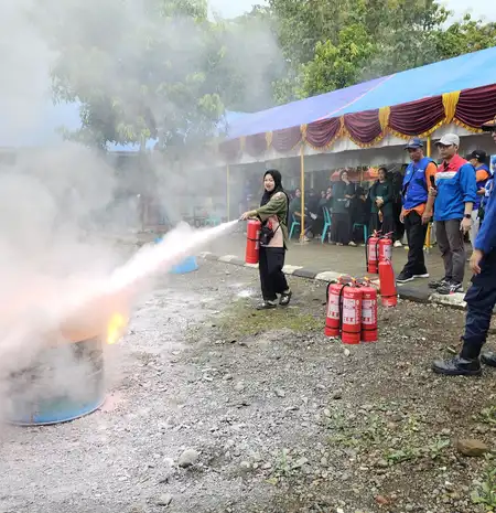 Pertamina Gelar Simulasi Penanggulangan Kebakaran di Desa Baji Mangngai