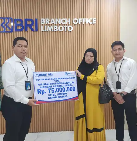 Penyerahan Klaim Asuransi Pijar BRI kepada Ahli Waris Almarhumah Indah Chairunnisa Abdullah