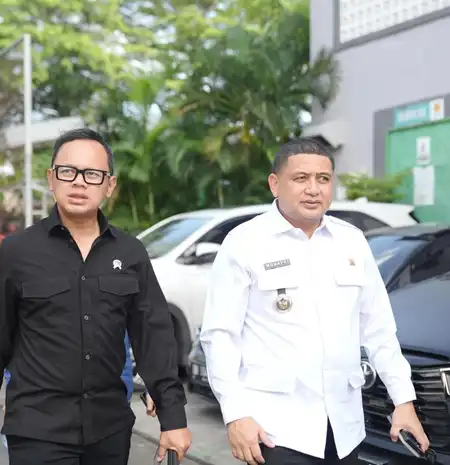 Naik Pete-Pete dan Becak, Bima Arya Keliling Makassar Tinjau Layanan Publik