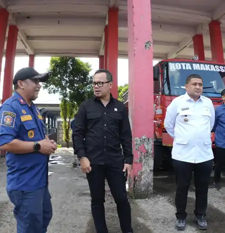 Tinjau Damkar Makassar, Wamendagri Terkesan: Ini Bisa Jadi Model Emergency Satu Atap!