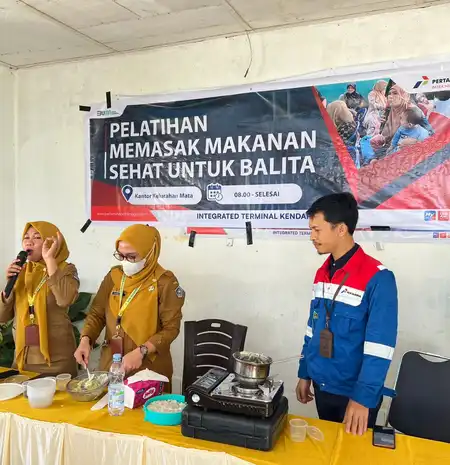 Pertamina Latih Ibu-ibu di Kendari Mengolah Makanan Sehat untuk Balita
