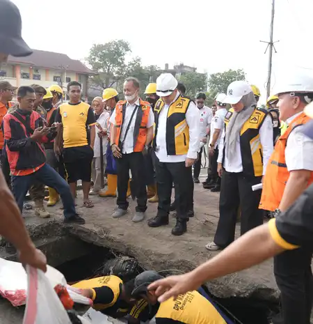 Antisipasi Musim Hujan, Pemkot Makassar Bersihkan Drainase di Kawasan Rawan Banjir