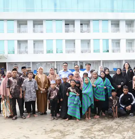 Bahagiakan Anak Panti, Hotel Claro Wujudkan CSR yang Menyentuh Hati