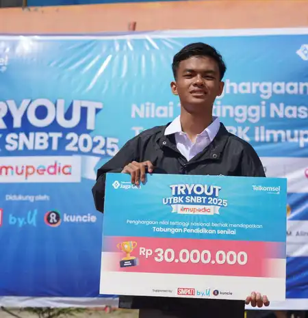 Siswa Asal Parepare Dapat Beasiswa dari Telkomsel, Jadi Top Scorer Ilmupedia Tryout UTBK 2025