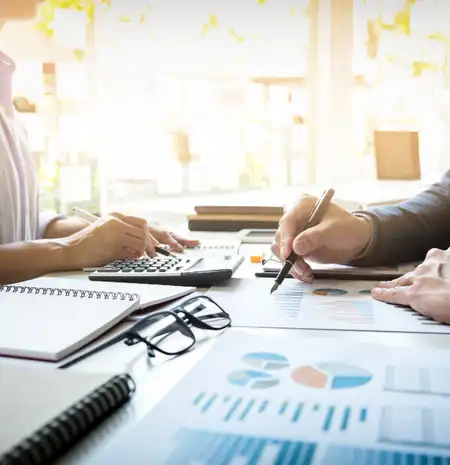 5 Kebiasaan yang Membuat Orang Tetap Miskin Menurut Warren Buffett