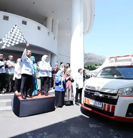 MICU, Mobil Medis Lengkap dengan Ruang Operasi Siap Jemput Darurat