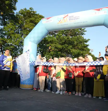 Ribuan Warga Meriahkan Jalan Santai Harganas ke-32 di Makassar