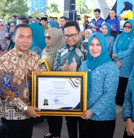 Ketua PKK Gowa Terima Penghargaan BKKBN atas Inovasi Penurunan Stunting
