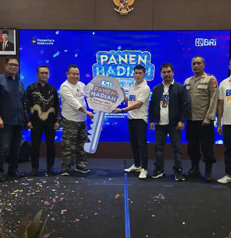 BRI Cabang Luwuk Serahkan Satu Unit Mobil ke Nasabah Lewat PHS