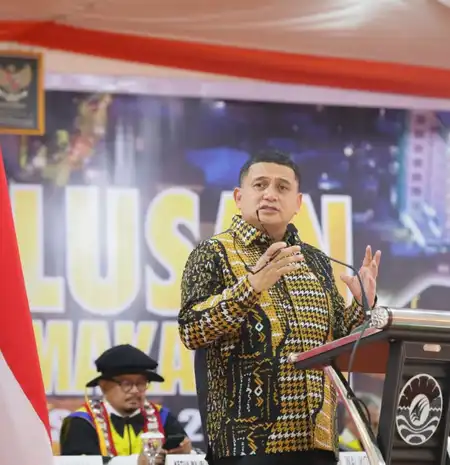 Wisuda UNM: Munafri Cerita Kuliah Sambil Kerja, Kini Pimpin Makassar