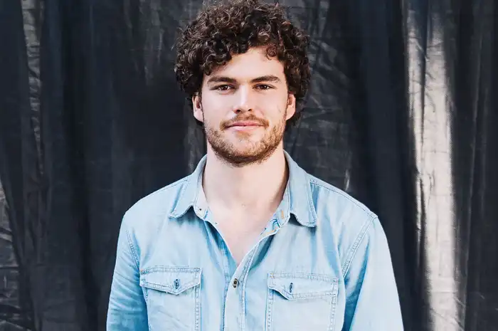 Lirik dan Chord 'Riptide' - Vance Joy, Lady Running Down to the Riptide ...