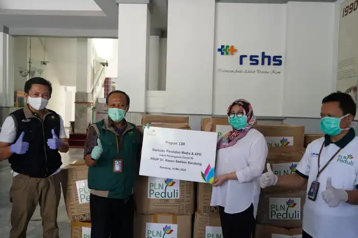 PLN Jabar Serahkan Bantuan Berupa Alkes dan APD ke RSHS Bandung - Sonora.id
