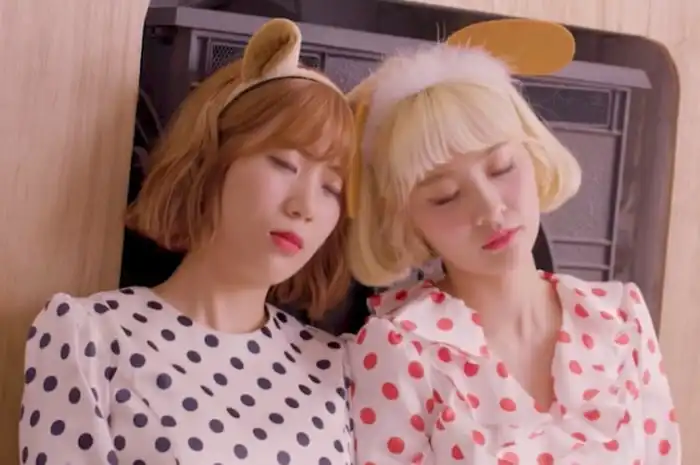 Jinsiy aloqa haqida film tomosha qiling va boshqa hech narsa yoq.