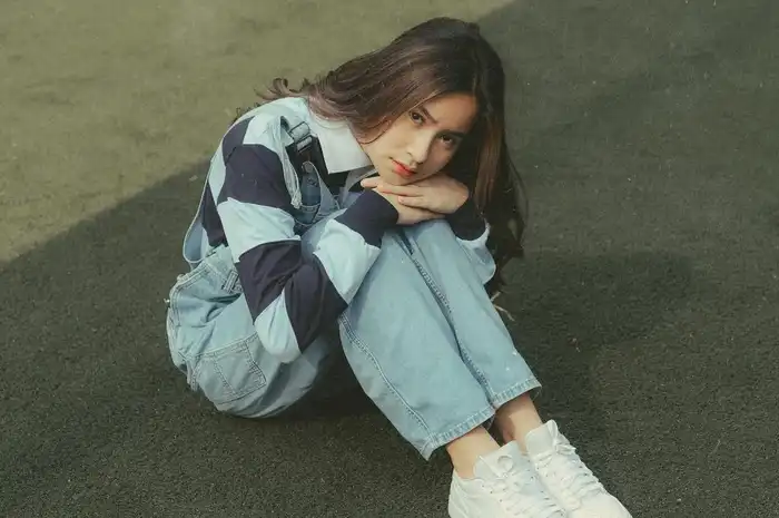 Lirik Lagu Utuh yang Dipopulerkan Oleh Satine Zaneta - Sonora.id