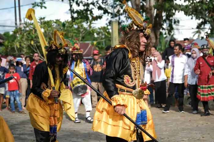 Menparekraf Ingin Desa Wisata Limbo Wolio Sultra Terjaga Kelestarian ...