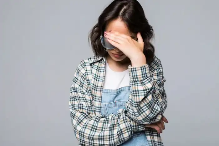 Ilustrasi Orang yang Introvert dan Tidak Ingin Berelasi
