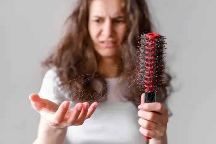 5 Vitamin untuk Rambut Rontok, Pilih yang Mengandung Kandungan Ini ...